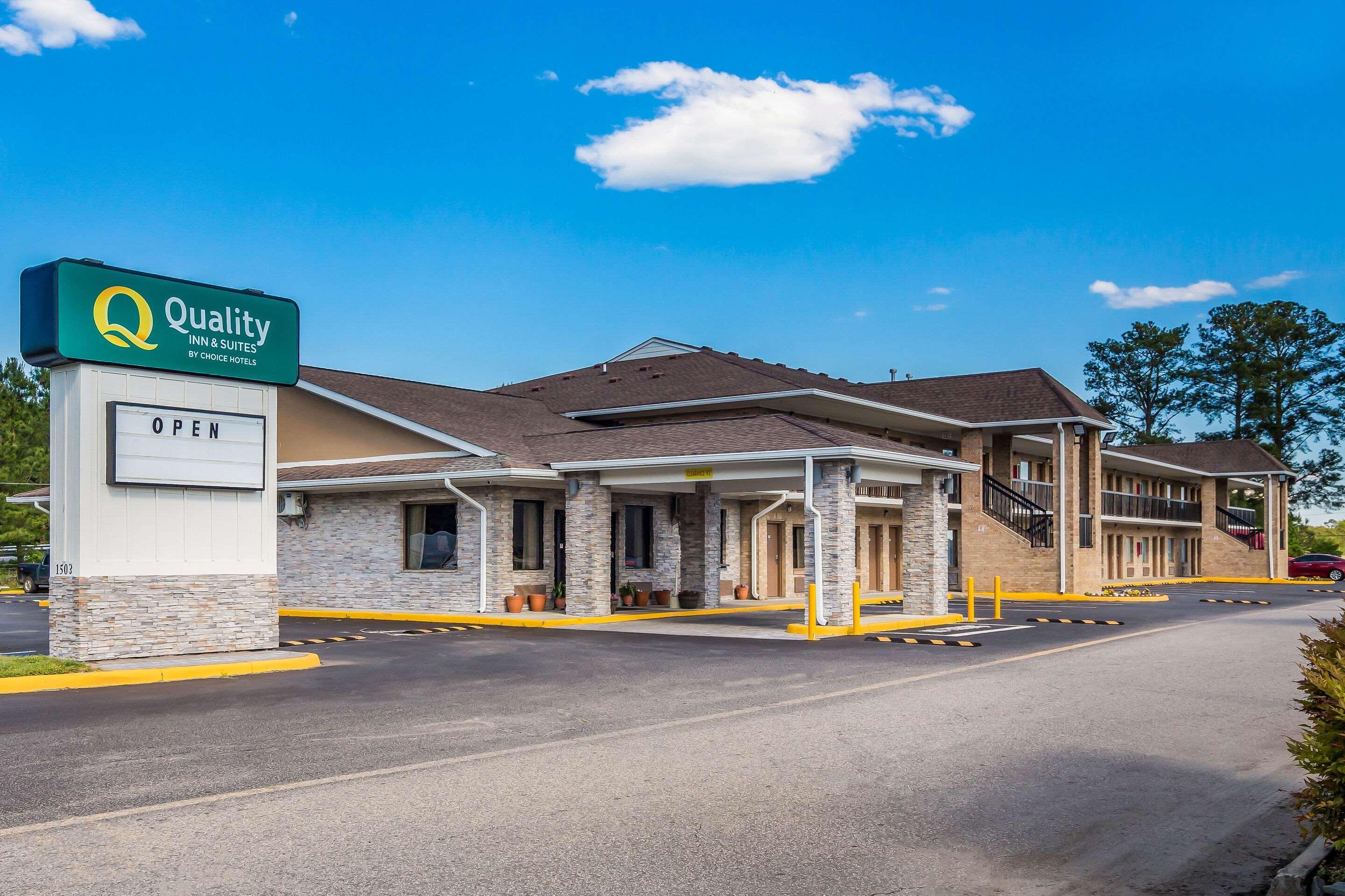 Quality Inn & Suites Suffolk Exterior photo